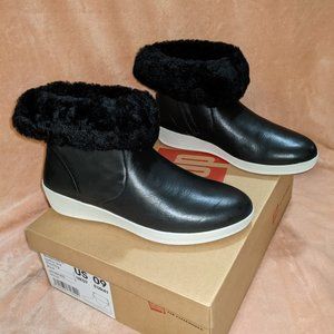 FitFlop Skatebootie Shearling black boots size 9